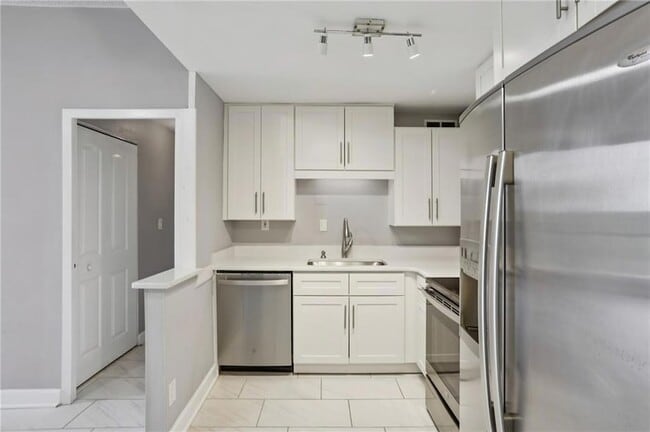 Photo - 3060 Pharr Ct N Northwest Apartment