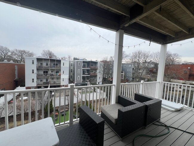 Building Photo - 733 E 3rd St