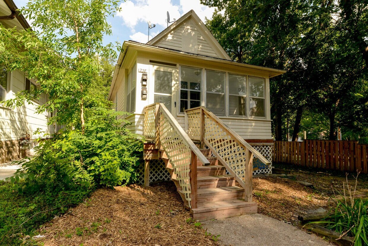 238 N Irving Ave Unit 1, Minneapolis, MN 55405 Room for Rent in