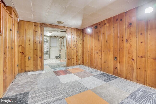 Building Photo - 3505 Wilkens Ave