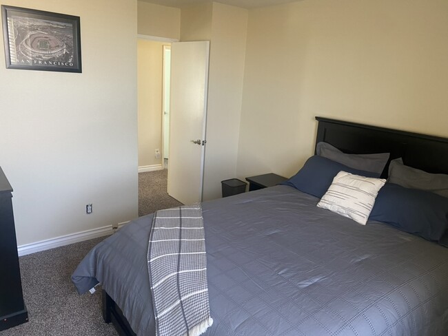 Building Photo - 16405 Kashiwa Way