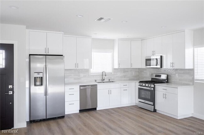 Building Photo - 2 br, 2 bath House - 9244 Wystone Avenue