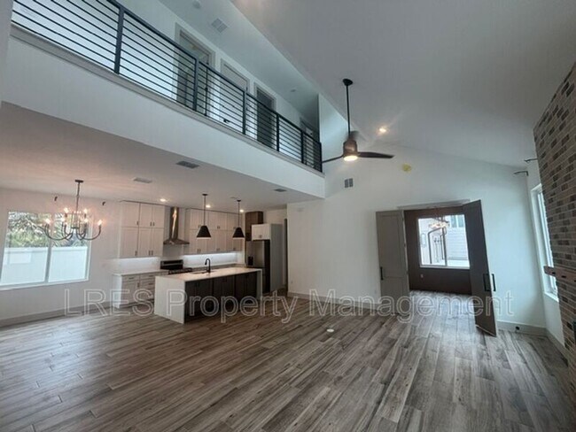 Foto del edificio - 722 Ellwood Ave