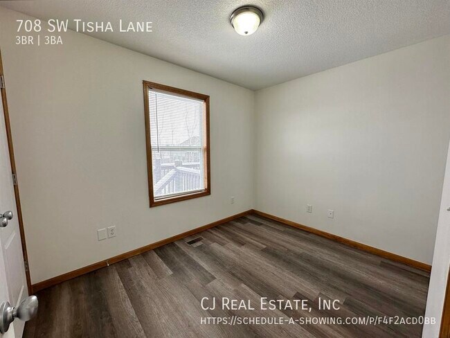 Foto del edificio - 708 SW Tisha Ln