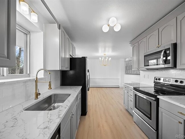 Building Photo - 1000 Zang St