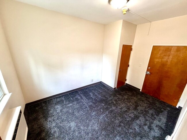 Building Photo - UNDER NEW MANAGEMENT Efficiency 1bdrm / 1ba Room #256 – All Utilities & Wi-Fi Included! Pet Frien...
