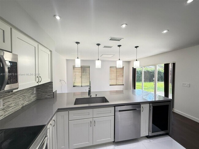 Foto del edificio - 1696 SW 109th Ter