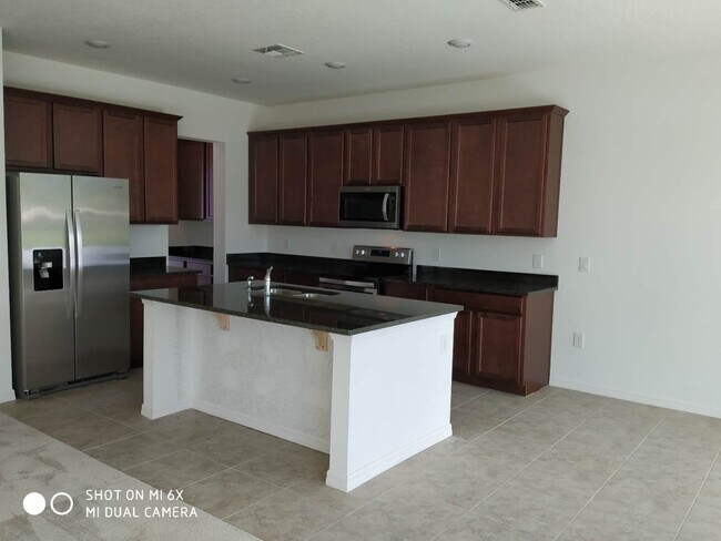 Foto del edificio - 4 bedroom 3.5 Bath House on Oakland Trails...