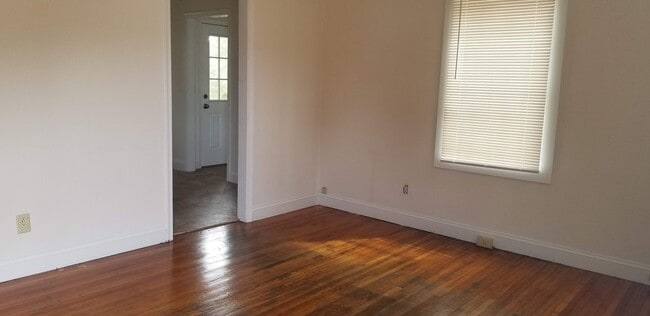Building Photo - Cozy 2 Bedroom 1 bath located in heart of Crewe- Convenient to Fort Pickett