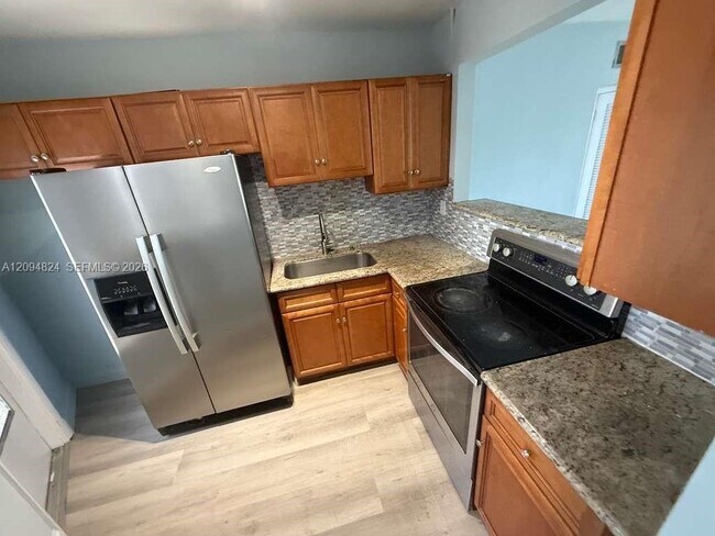 Foto del edificio - 1663 NE Miami Gardens Dr