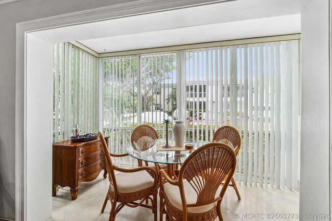 Building Photo - 6417 Bay Club Dr
