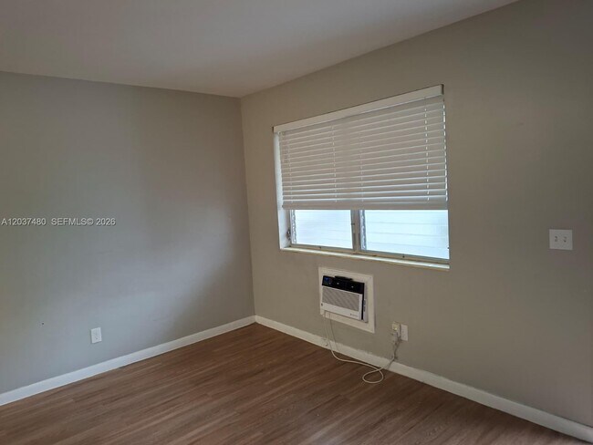 Foto del edificio - 13035 Emerald Dr