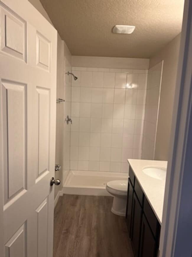 Foto del edificio - Beautiful 2 Bedroom 2 Bath Duplex Located ...