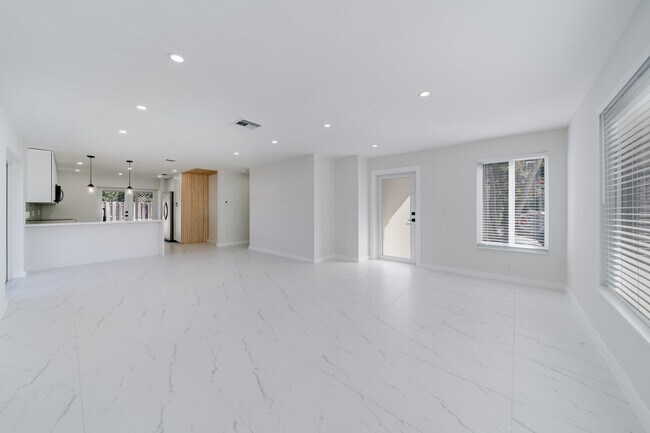 sala de estar y comedor - 9826 SW 222nd Terrace
