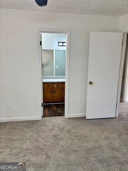 Foto del edificio - 223 Griffin Park Rd