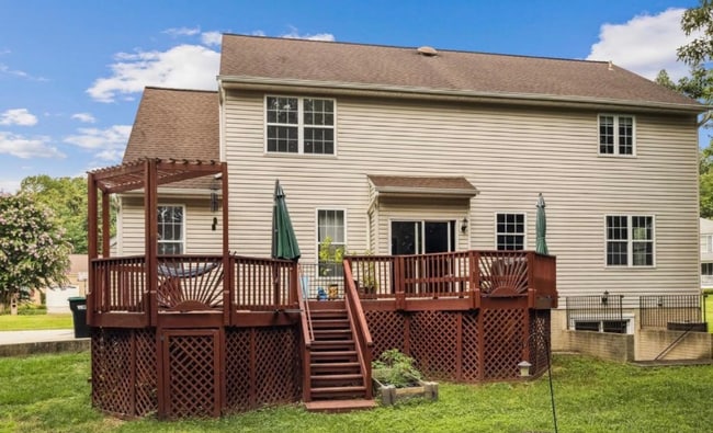 Foto del edificio - 2404 Berry Thicket Ct