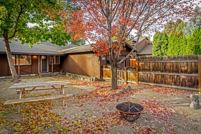 Building Photo - Fully Remodeled 3BR/1BA in the Heart of Bend
