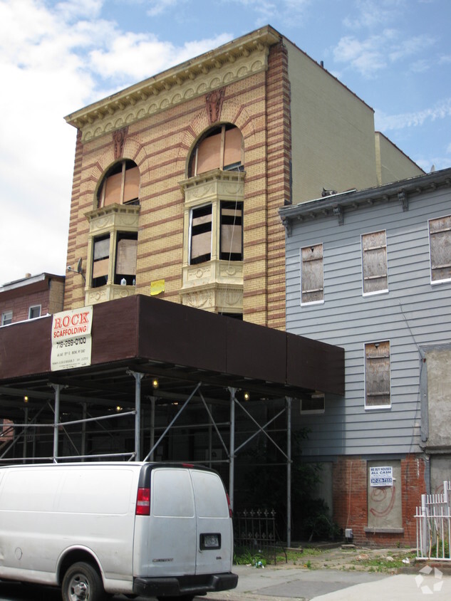 Foto del edificio - 475 Monroe St