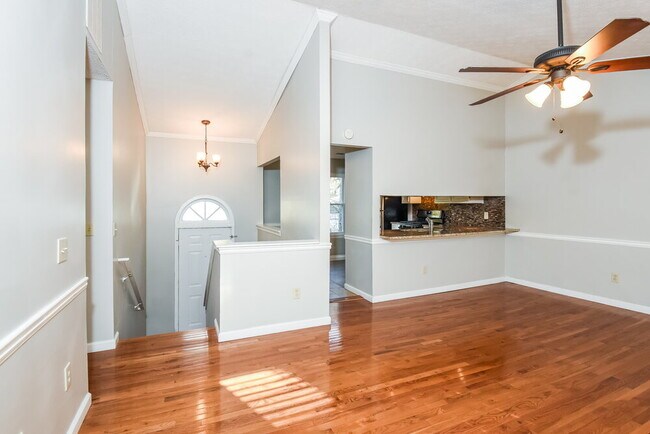 Foto del edificio - 1813 Cres Hill Dr NW