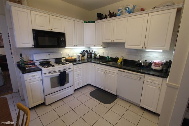 Foto del edificio - 3 br, 2 bath House - 49 Putnam Ave