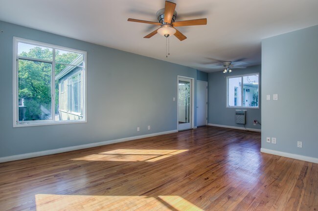 Foto del edificio - 1624 Preuss Rd