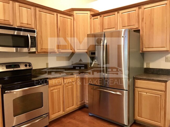 Building Photo - Spacious 3 Bedroom, 2 Bath Home On A Quiet...