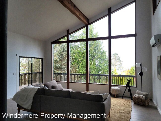 Building Photo - 3 br, 2 bath House - 5610 NE ADMIRALTY WAY