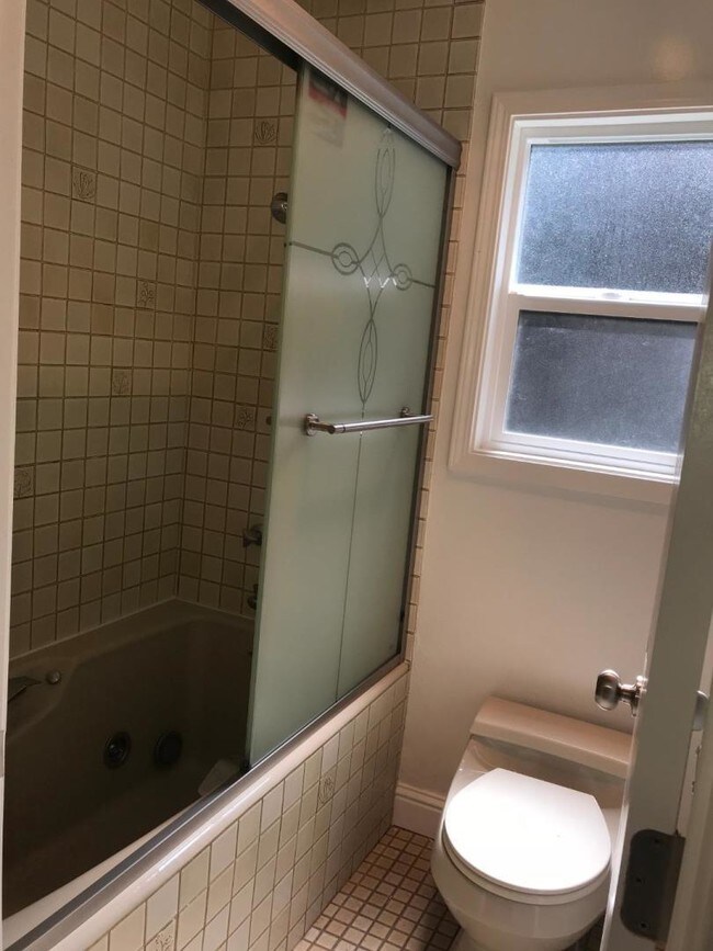 Building Photo - 4 bedroom in Palo Alto CA 94301