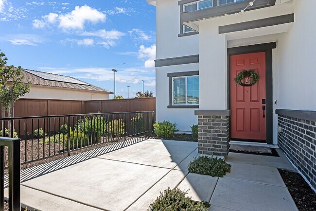 Foto del edificio - Modern Woodland Home with Solar and Privacy
