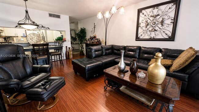 Foto del edificio - 460 S Park Rd