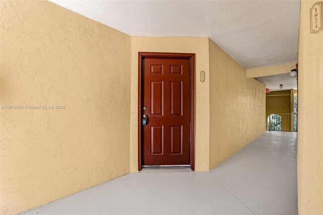 Building Photo - 643 Vista Isles Dr