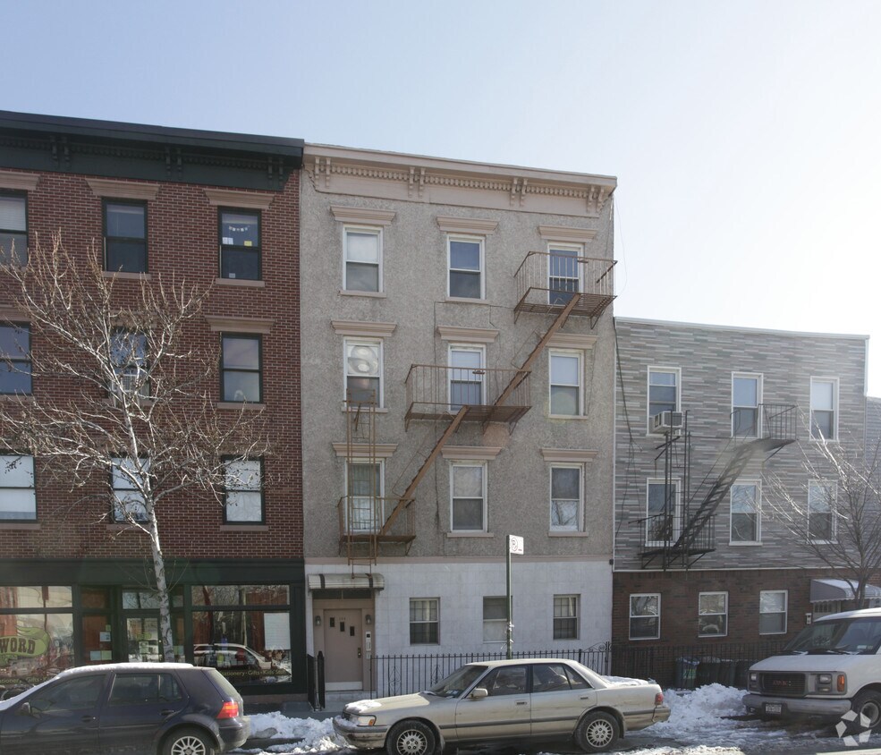 Foto principal - 124 Franklin St