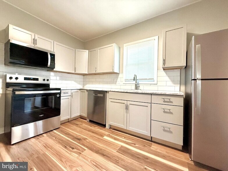 Foto principal - 32 Jenkins Pl