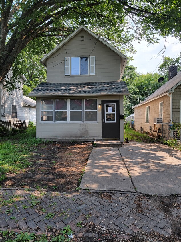 Primary Photo - 1741 Des Moines St