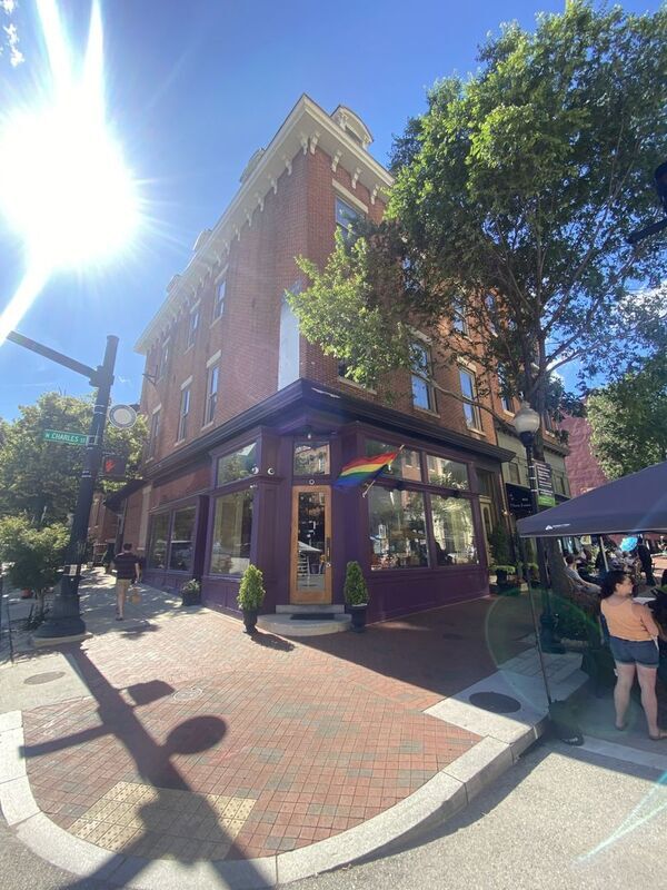 Foto del edificio - 900 N Charles St