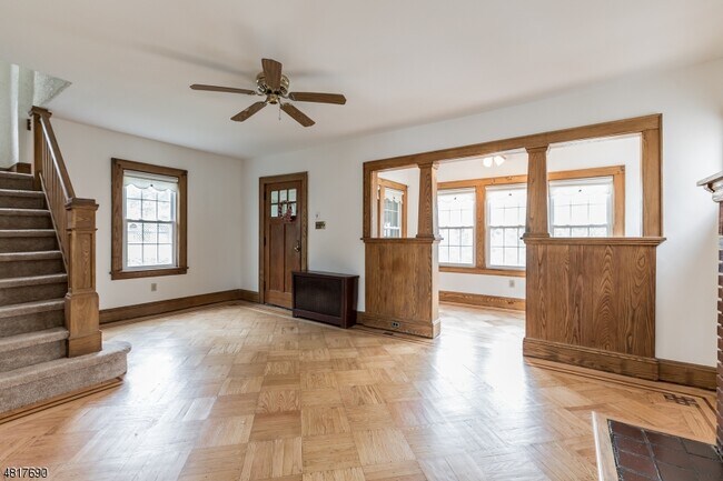 Foto del edificio - 98 Tiona Ave