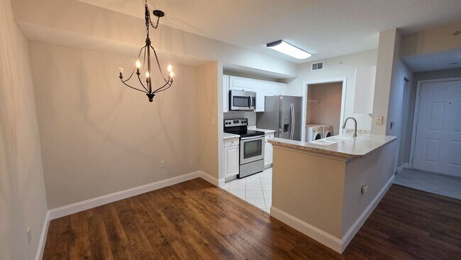 Building Photo - 5090 Fairways Cir