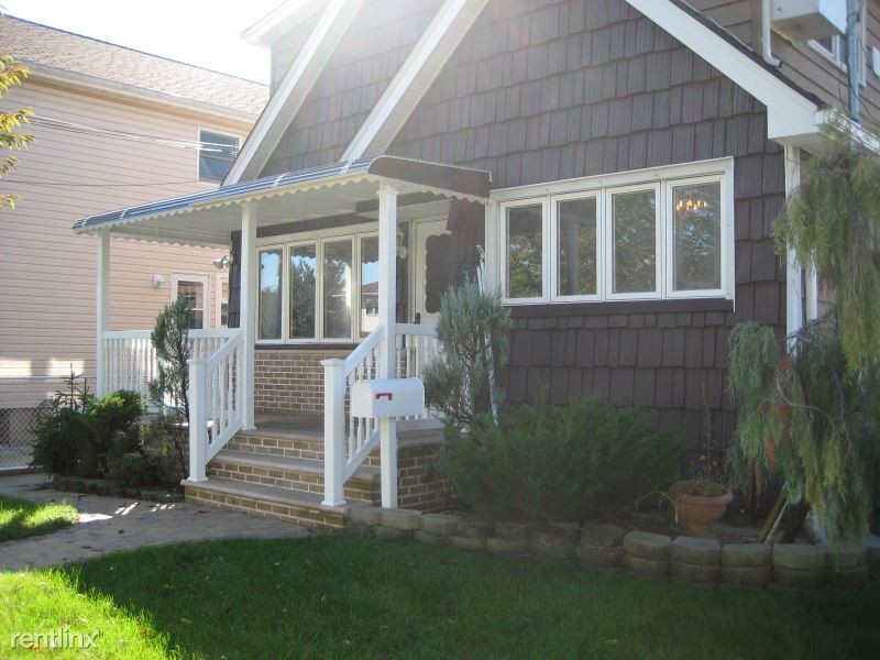 Primary Photo - 5 br, 2.5 bath Apartment - 889 First Avenue
