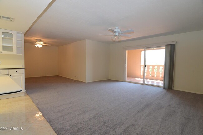 Foto del edificio - 7940 E Camelback Rd