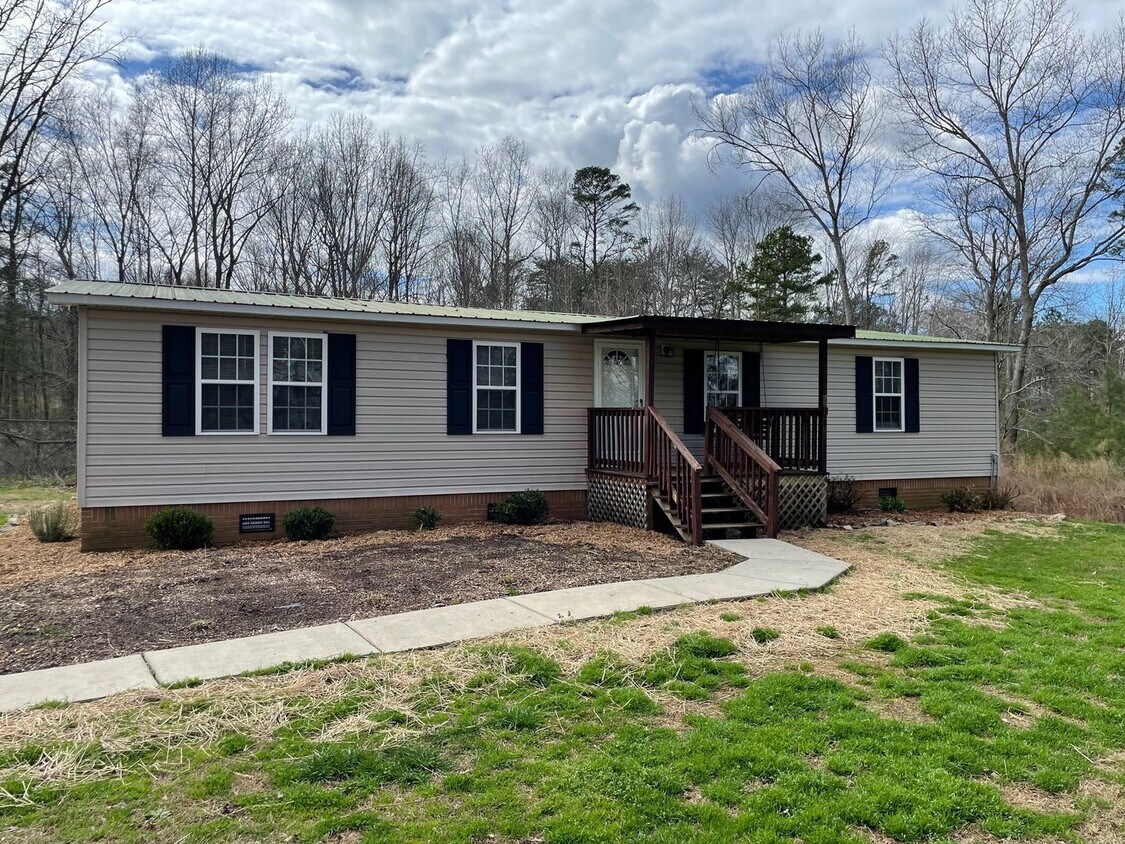Foto principal - 3-4 BED, 2 BATH HOME LOCATED IN SEGROVE!!