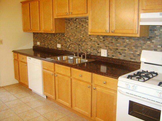 Building Photo - 630 Morningside Dr