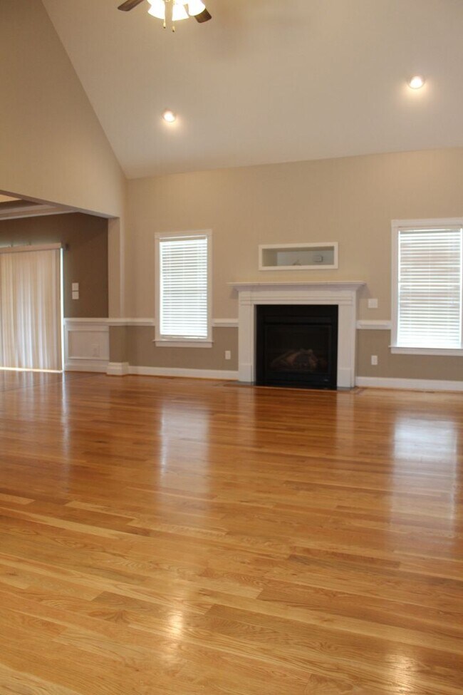 Building Photo - 111 Apple Tree Ln