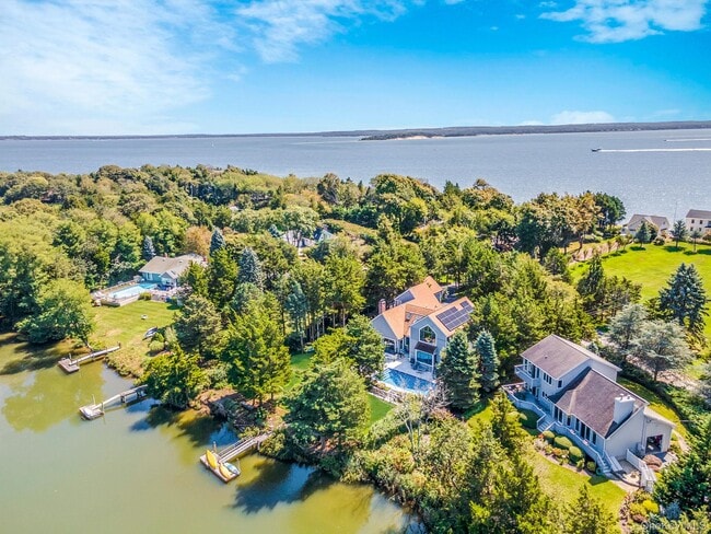 Foto del edificio - 425 Cedar Point Dr E