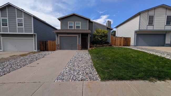 Foto del edificio - 3450 Hazelwood Ct