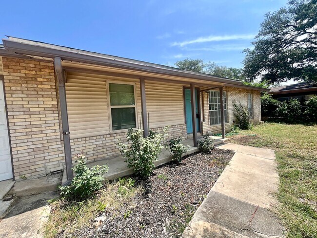 Foto del edificio - 3 Bedroom 2 Bath~ Close to Fort Sam!