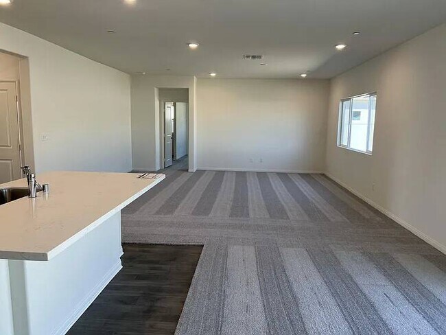 Foto del edificio - 10200 Breitenbush Ave
