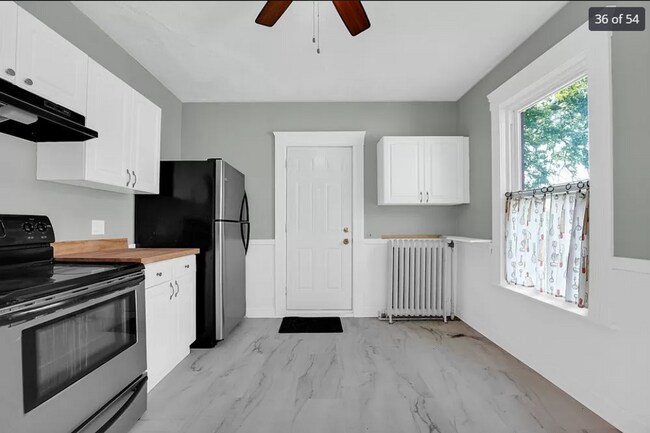 Foto del edificio - Renovated - 3 Bedroom Duplex