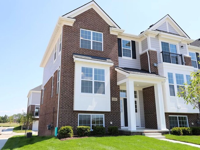 Building Photo - Beautiful 3 Bedroom TownHome in Cherry Hil...