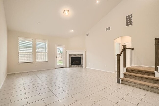 Building Photo - 303 Duroc Dr