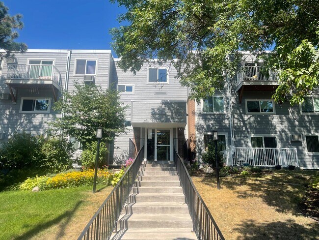 Main entrance to building off of 8th Ave SE - 333 8th St SE